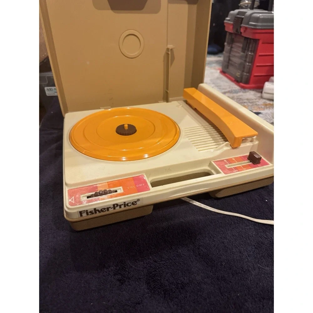 VINTAGE 1978 FISHER-PRICE PORTABLE RECORD PLAYER TURNTABLE CASE – TESTED WORKS